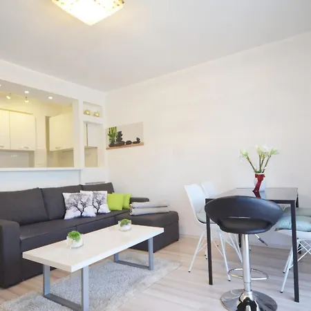 Peaceful And Elegant - One Bedroom With Balcony Apartmán Rovinj