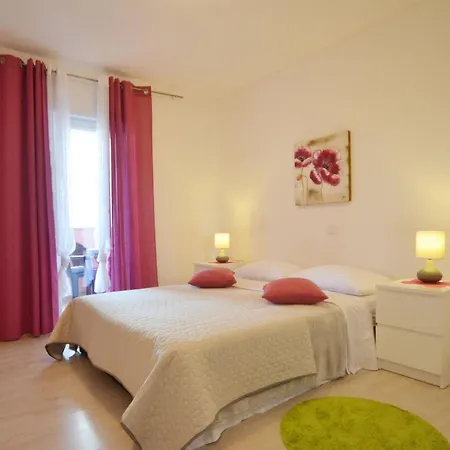 Apartmán Peaceful And Elegant - One Bedroom With Balcony *